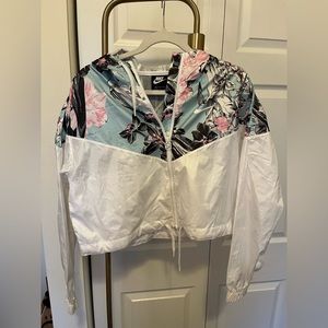 Nike women’s cropped windbreaker zip-up - size small